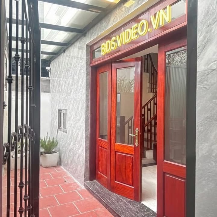 Nhà 5 tầng Nguyễn Văn Linh, Long Biên - 31m², Mặt tiền rộng 5.9m - 6.8 tỷ