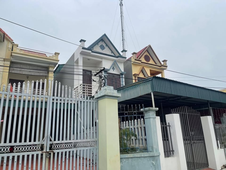 Nhà 2 Tầng 148.5m² Hướng Đông Nam, Ngay Cổng Trường Đoàn Thượng - Kinh Doanh Tốt