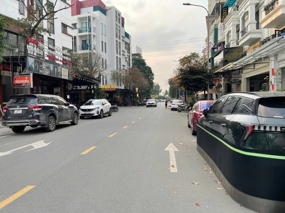 Nhà liền kề Nam Từ Liêm 90m² - Mặt tiền kinh doanh đắc địa!