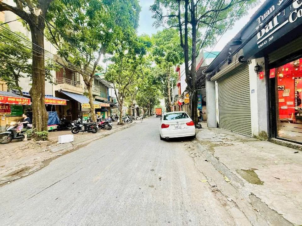 Nhà Lĩnh Nam 90m² 3 Tầng - Ô Tô Tránh, Kinh Doanh Sầm Uất, Giá 4.x Tỷ