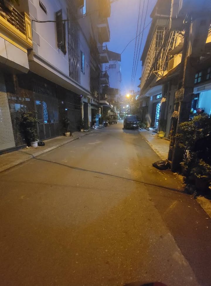 Nhà riêng Trâu Quỳ 42m² giá 7 tỷ - Ô tô vào tận nhà, sẵn sàng ở!