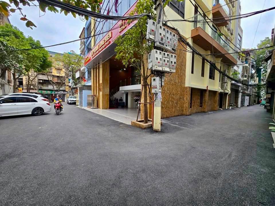 Bán nhà Mặt tiền Hoàng Quốc Việt 55m², 4 Tầng - Vị Trí Vàng Kinh Doanh