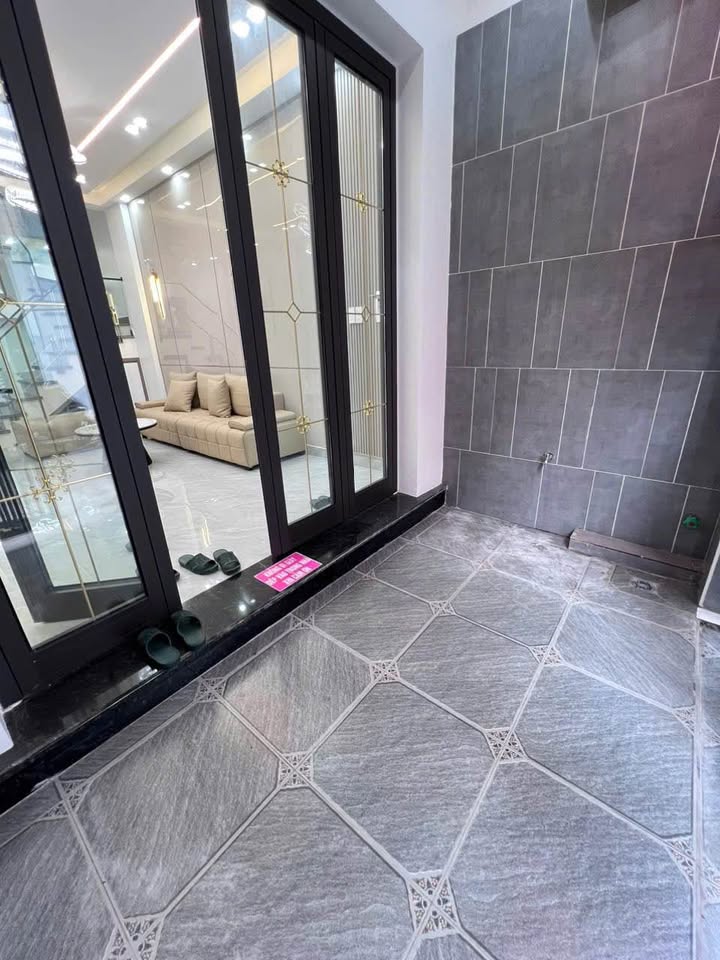 Nhà riêng Ngõ Tôn Đức Thắng 43m² 3.95 tỷ - Ô tô vào tận nhà!