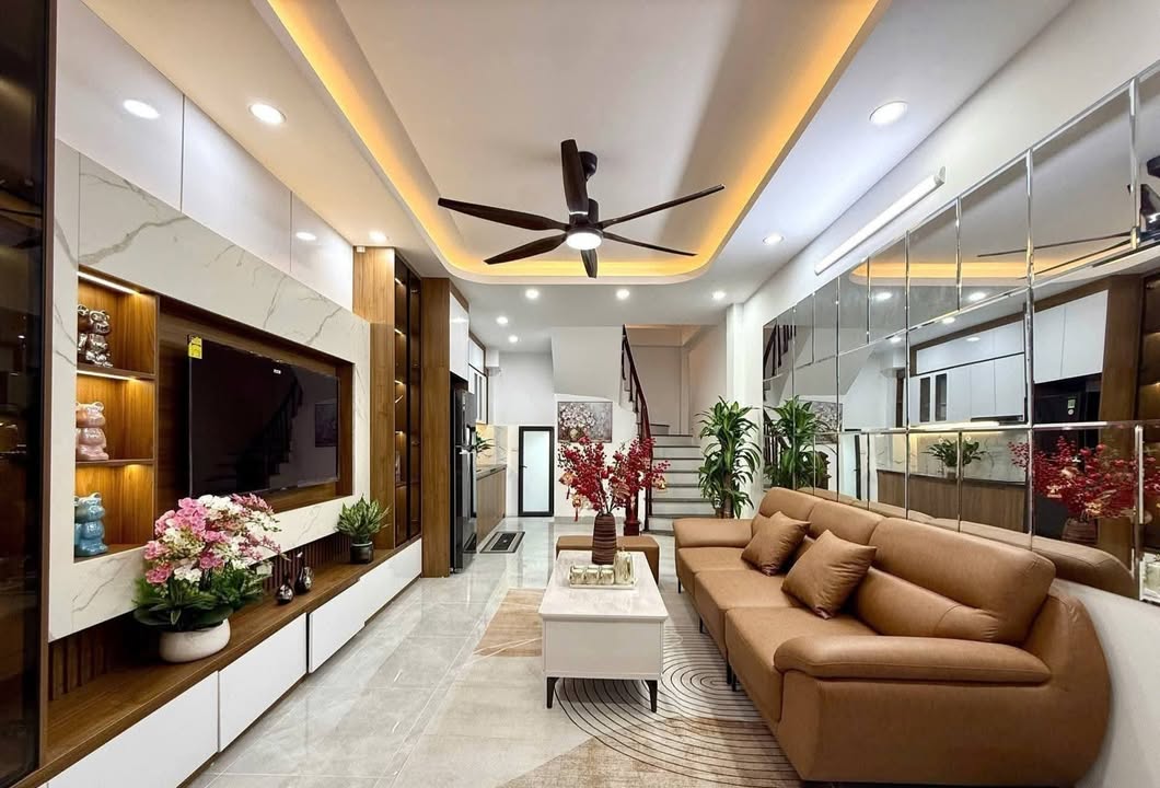 Nhà 35m², 5 Tầng, Định Công, Hoàng Mai - Sổ Đỏ Chính Chủ, Giá 9.3 Tỷ
