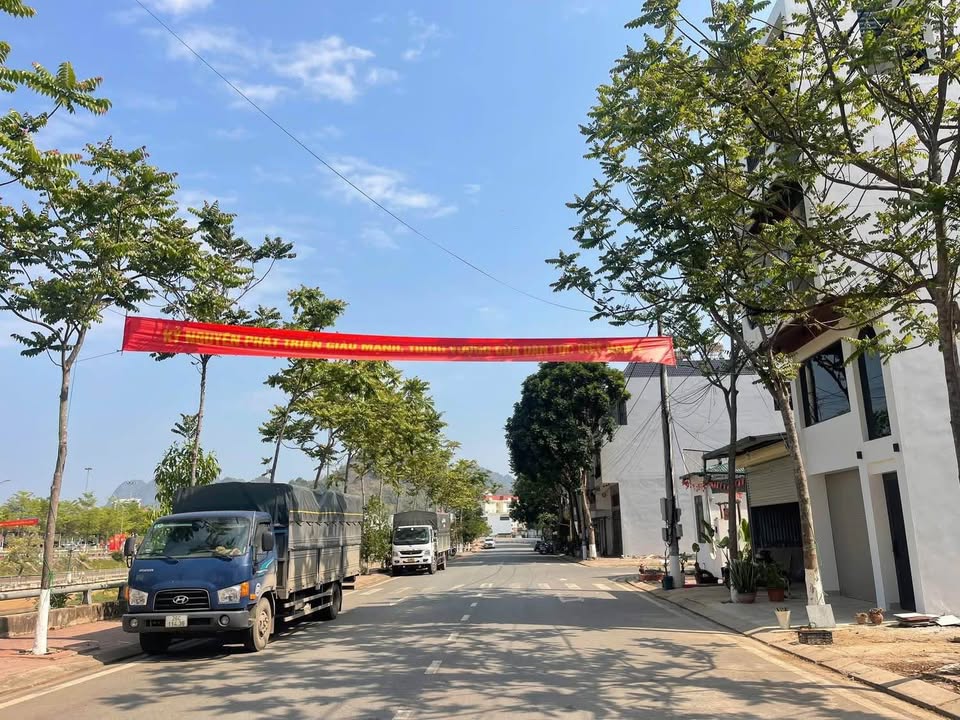 Nhà Mặt Tiền 74m² View Trực Diện Tòa Hành Chính Sơn La - Kinh Doanh Đắc Lợi