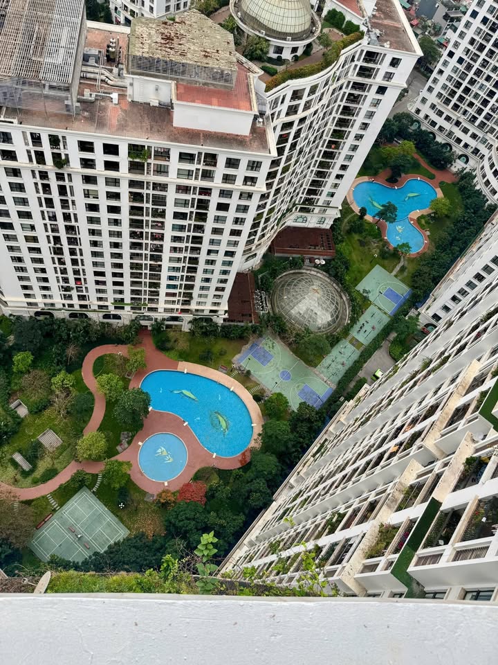 Bán Gấp Căn Hộ Royal City 124m² - 3PN, View Thoáng, Sổ Đỏ