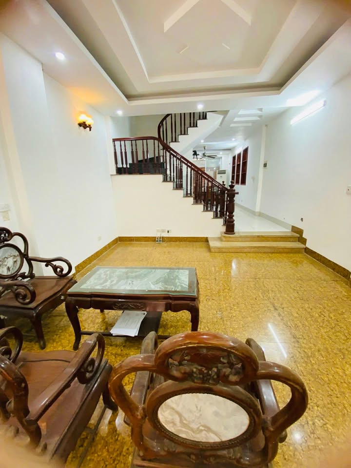 Cho thuê nhà KĐT Văn Phú, Hà Đông - 90m² Full Nội Thất, Ô tô đỗ cửa