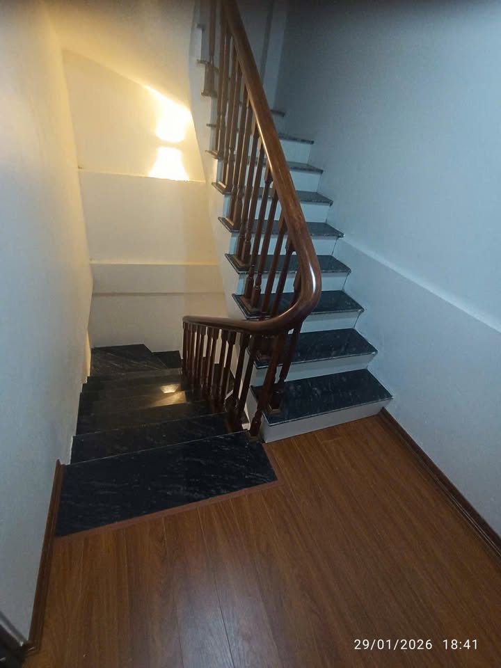 Nhà 5 Tầng Định Công 30m² Chính Chủ - Về Ở Ngay!