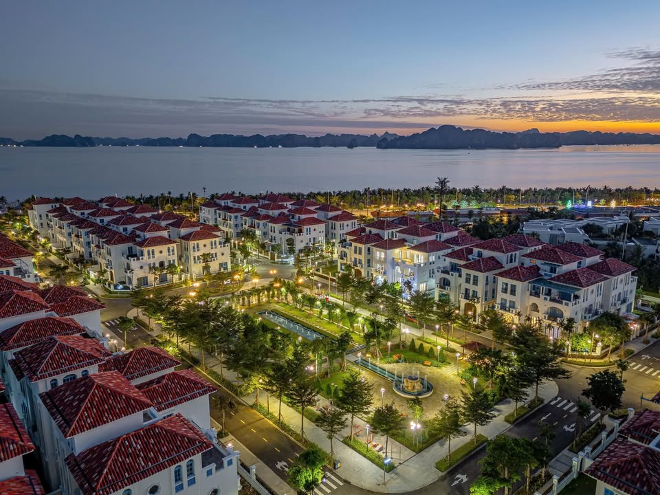 Nhà Song Lập Feria Bãi Cháy 200m² - Full Nội Thất Cao Cấp!