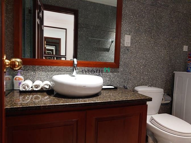 Cho thuê căn hộ Vincom Đồng Khởi Q1 - 160m² full nội thất, view đẹp