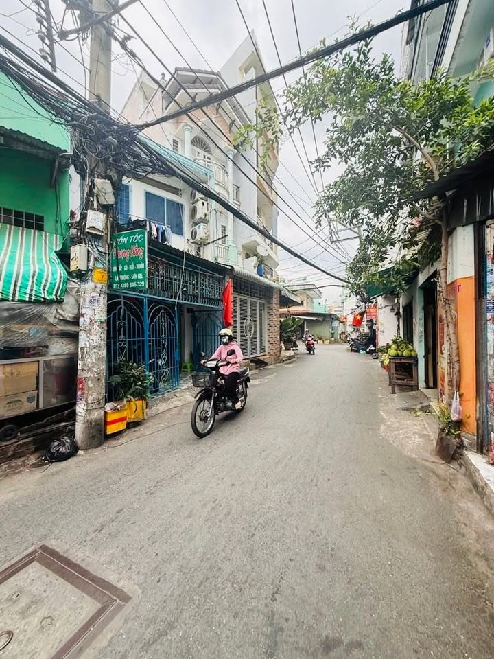 Nhà riêng Tô Hiệu Tân Phú 62m² - Hẻm ô tô vào tận nhà!