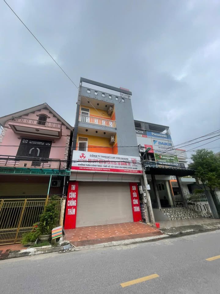 Nhà phố 3 tầng Nguyễn Huệ Hải Lăng 10 triệu/tháng - Mặt tiền kinh doanh đắc địa!