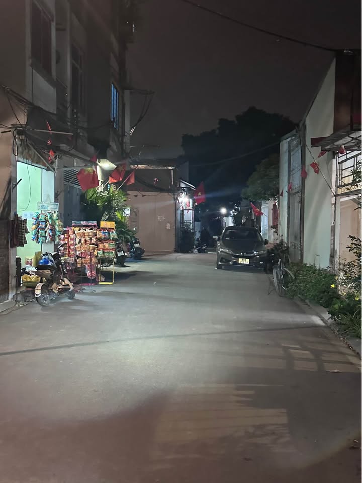 Nhà Mặt Tiền Kinh Doanh Kim Chung, Đông Anh - 80m², Sổ Đỏ Full Thổ Cư, 12 Tỷ