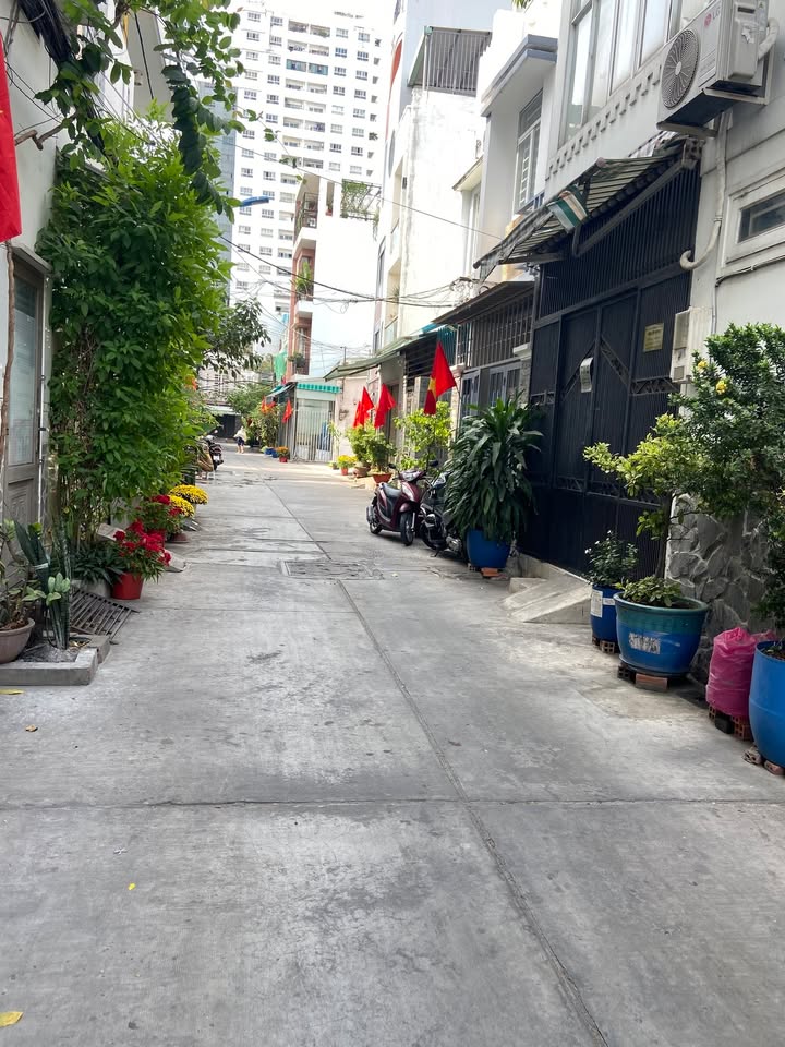 Nhà Hẻm Quận Tân Phú 36m² giá 4.x tỷ - Sẵn sàng ở ngay!