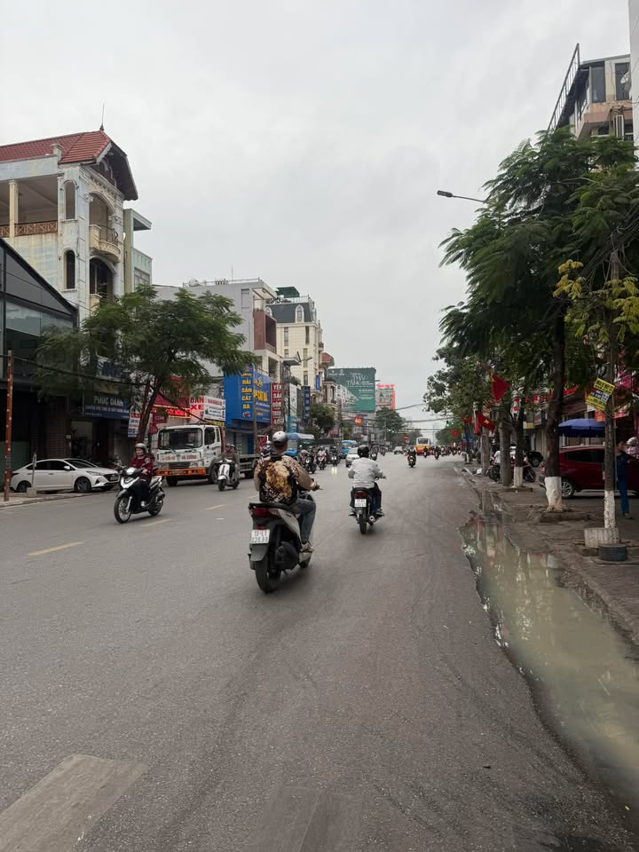 Nhà Phố Trần Nguyên Hãn 98m² - Dòng tiền ổn định!