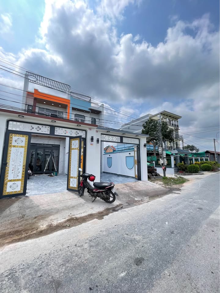 Nhà 1 Trệt 1 Lầu 100m² Mặt Tiền Đường Long Phú - Giá 3.45 Tỷ