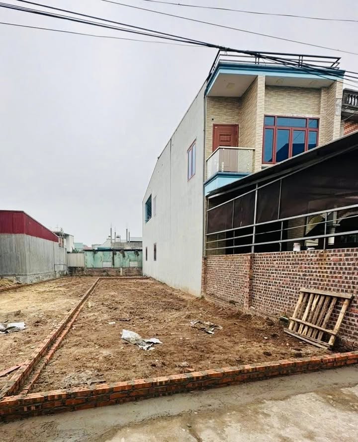 Đất nền 100m² Văn Trung, Bắc Ninh - Đường ô tô, sổ sẵn, giá 2.x tỷ