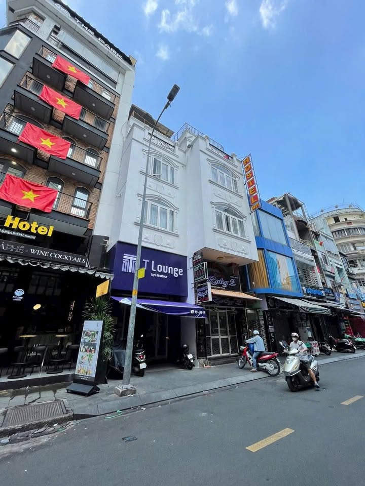 Khách sạn Bùi Viện Q1 140m² 165 triệu - Dòng tiền tốt