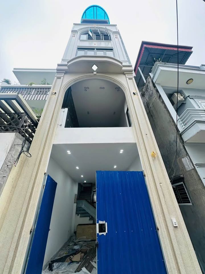 Nhà 5 Tầng Hồ Sen, Lê Chân 7.4 Tỷ - Ô Tô Vào Tận Nhà!