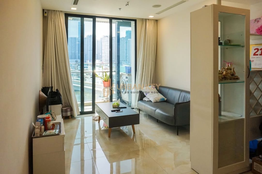 Căn hộ Vinhomes Golden River 50m² Quận 1 - View đẹp, giá 19 triệu!