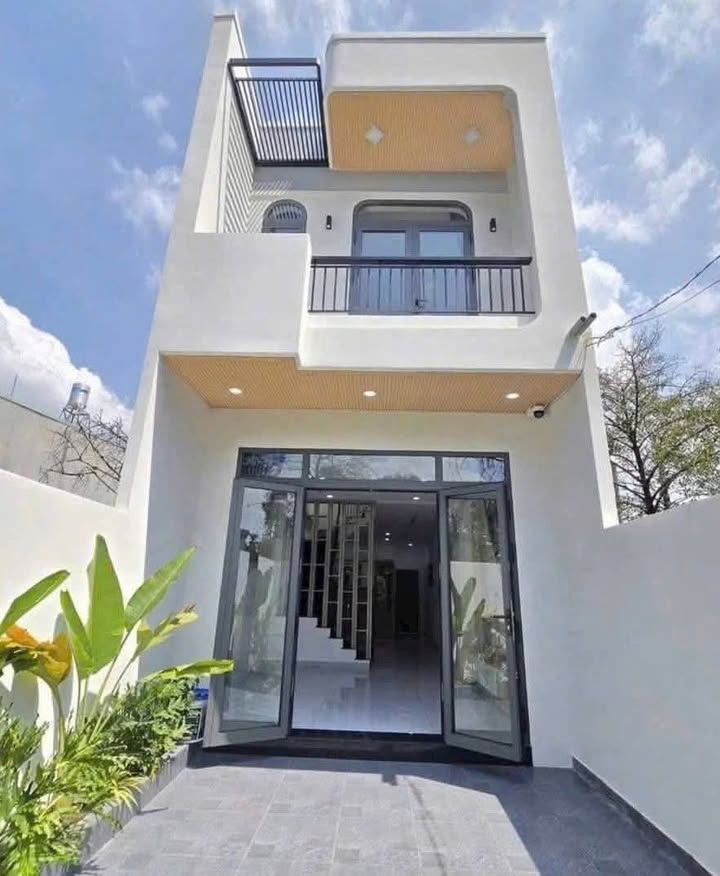 Nhà Lái Thiêu 90m² - Sân ô tô, phòng ngủ trệt, giá 4.2 tỷ!