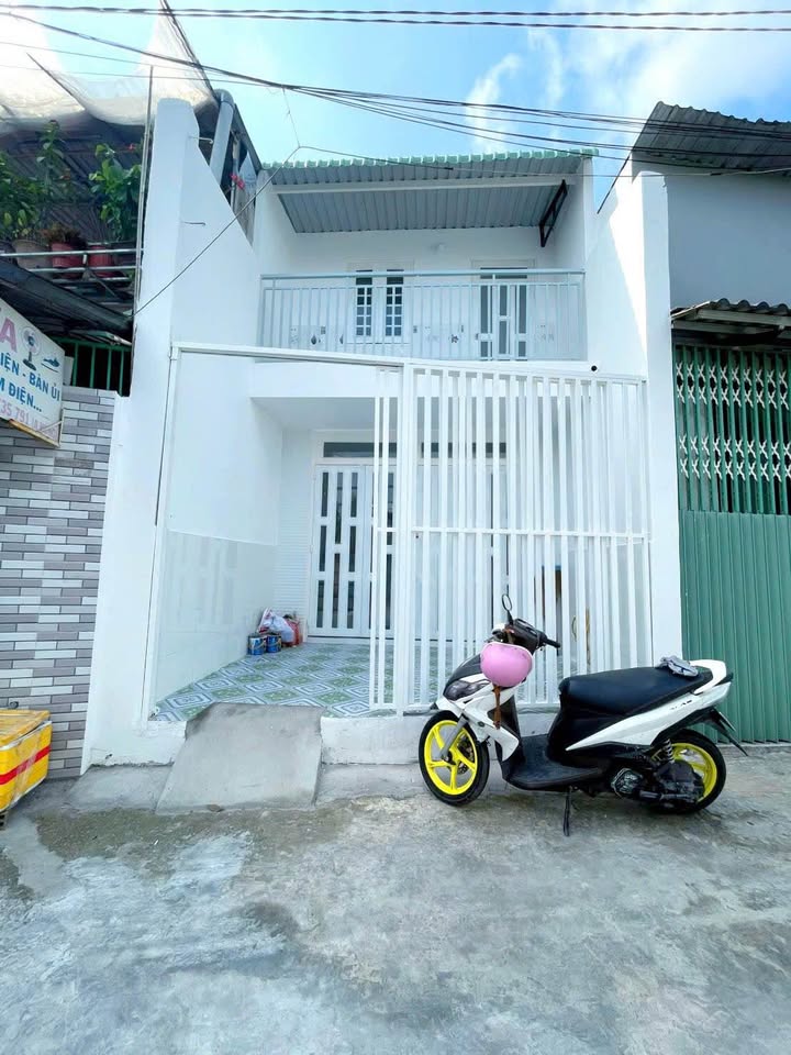 Nhà 3PN Hóc Môn 44m² - Sổ đỏ, Sân Rộng, Gần Ngã 3 Phùng Thị Chuyện