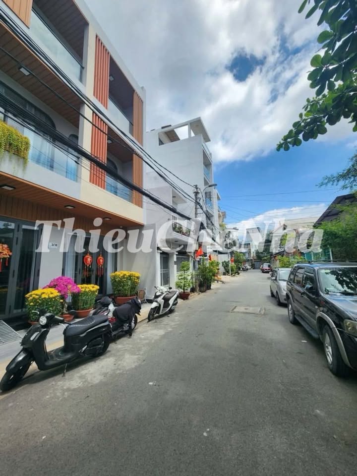 Nhà phố Phường Tân Quy Quận 7 114m² - Vị trí đắc địa, đối diện công viên!