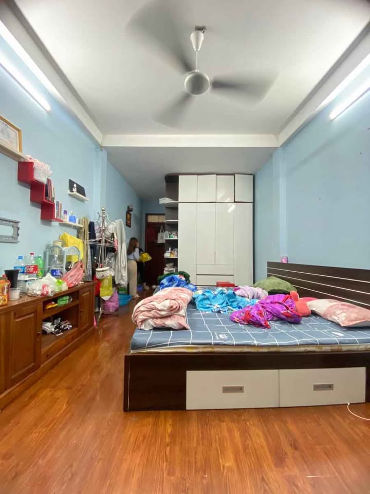 Nhà riêng Giải Phóng 32m² 5 tầng, ô tô tránh ngay - 7.7 tỷ