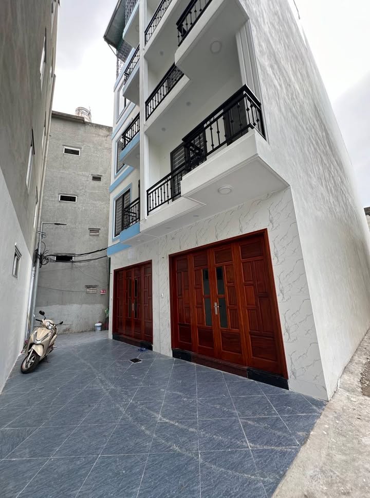 Nhà Phúc Đồng 42m² (6.68 tỷ) - Full Nội Thất, Ô Tô Gần Nhà