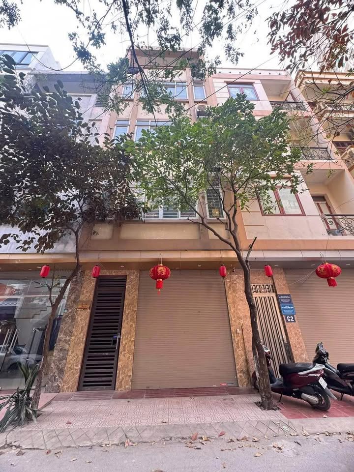 Bán Gấp Nhà Hoàng Quốc Việt 60m² 5 Tầng - Ô Tô Tránh, Vỉa Hè - 17 Tỷ