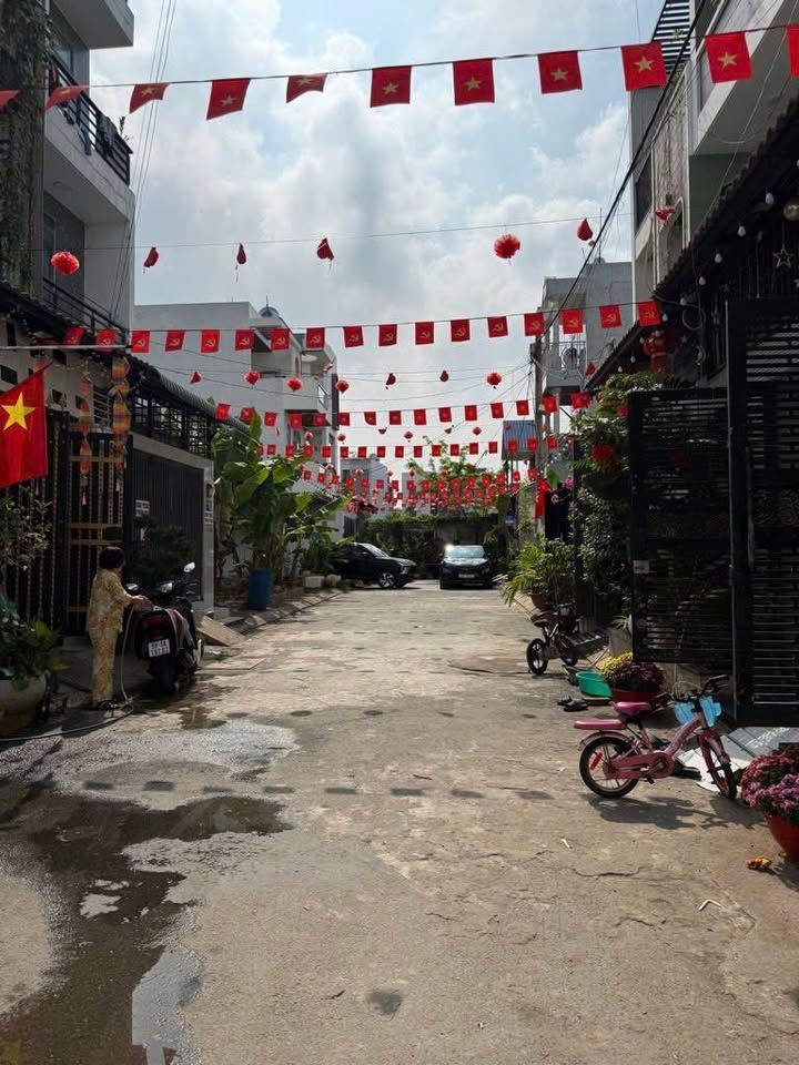 Bán Đất Phú Hữu, Thủ Dầu Một 50m² Sổ Hồng Riêng - Giá 4.3 Tỷ