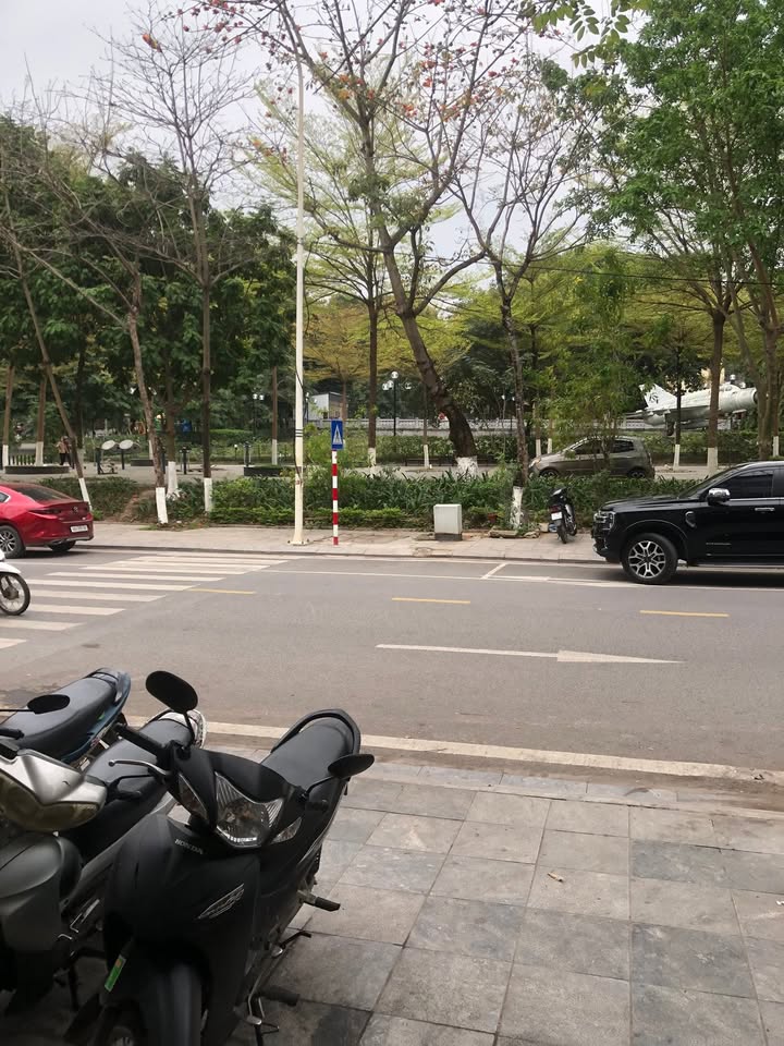 Nhà phố 3.5 tầng mặt tiền Lý Bôn, Vĩnh Yên - Kinh doanh sầm uất