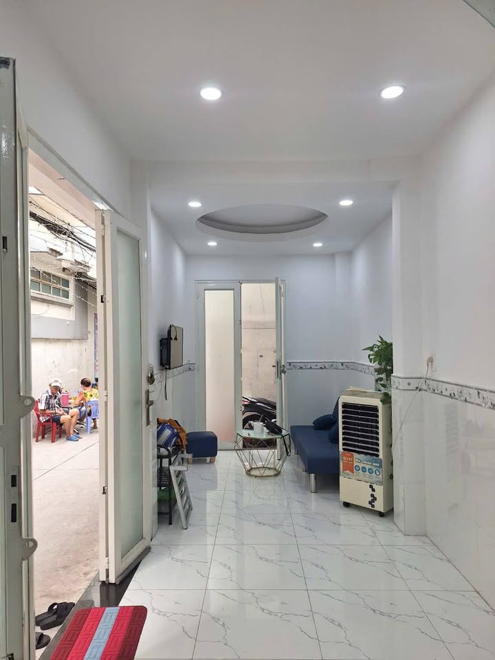 Cho thuê nhà hẻm xe hơi CMT8, Q3 - 27m², 2PN, 12 Triệu/Tháng