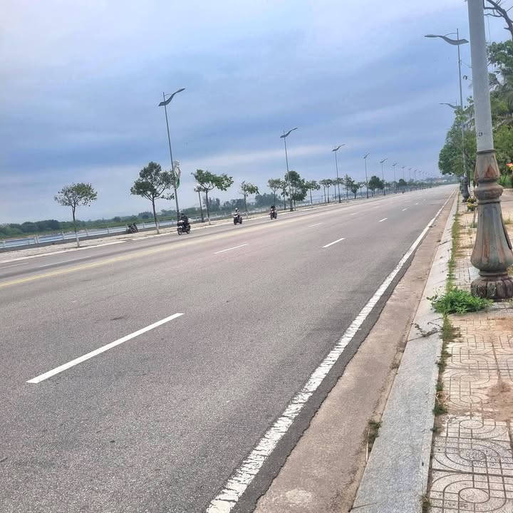 Nhà Mặt Tiền Trường Sa, Quảng Ngãi - 100m² - Vị Trí Đắc Địa Kinh Doanh