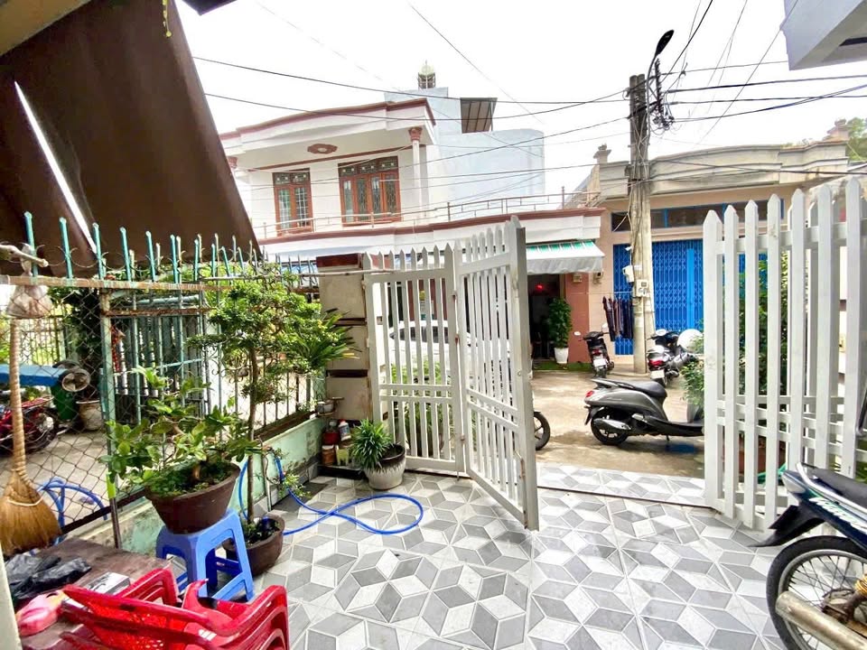 Nhà phố Tuy Hoà 90m² giá 3.7 tỷ - Ô tô vào tận nhà!