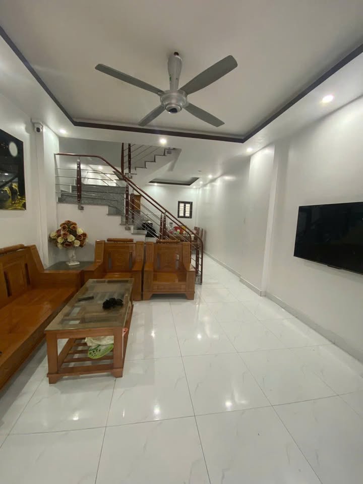 Nhà 3 Tầng Đồng Thái 50m² - Sổ Đỏ Chính Chủ, 1.9 Tỷ