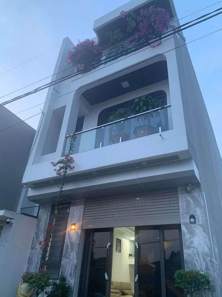 Nhà Phố Hà Khánh, Hạ Long - 93m² Ô Tô Đỗ Cửa - Giá 3 Tỷ