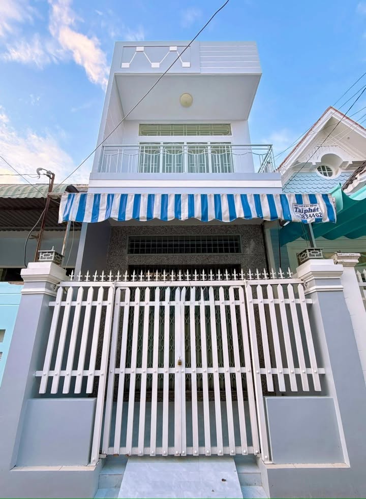 Nhà Trệt Lầu Ninh Kiều 3.3 tỷ - Vị trí đẹp, Sổ hồng sẵn!