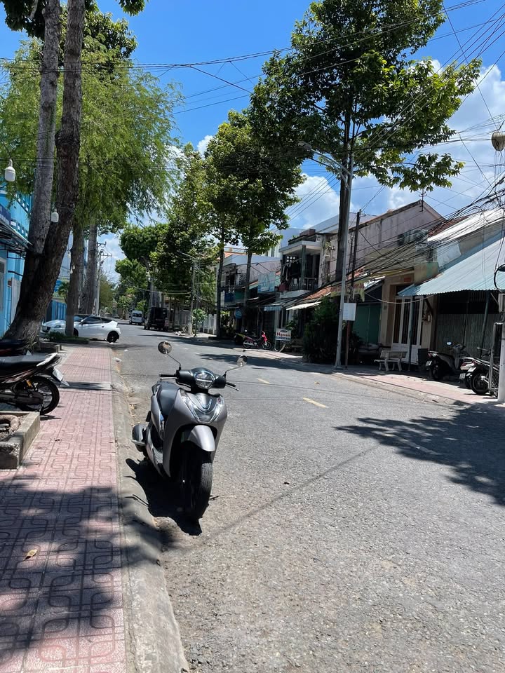 Bán Gấp Nhà 148m² Full Thổ Cư Mặt Tiền Thiên Hộ Dương, Mỹ Tho - 3 Tỷ