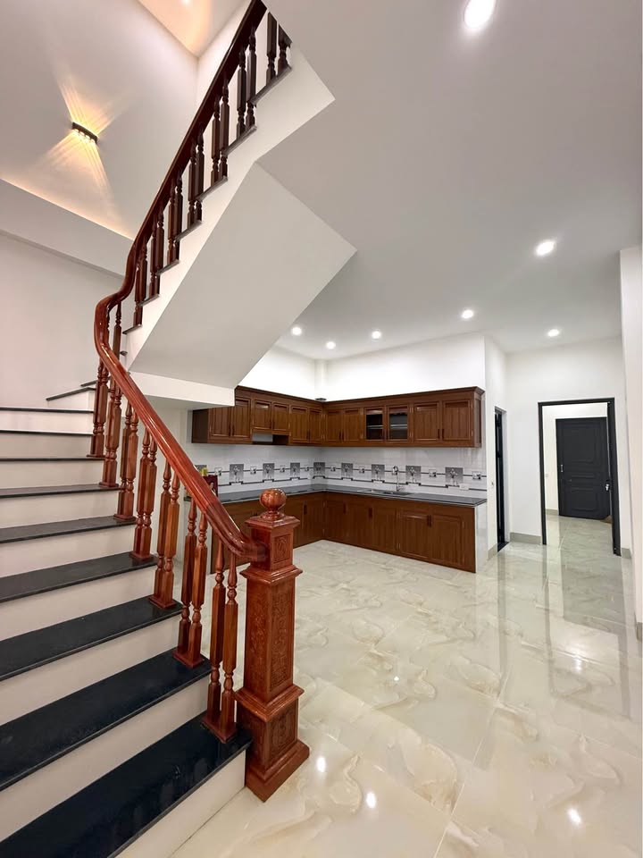 Nhà Phố Mới Đẹp 105m² TT Lào Cai - Giá 2.75 Tỷ, Sẵn Sàng Đón Chủ Mới