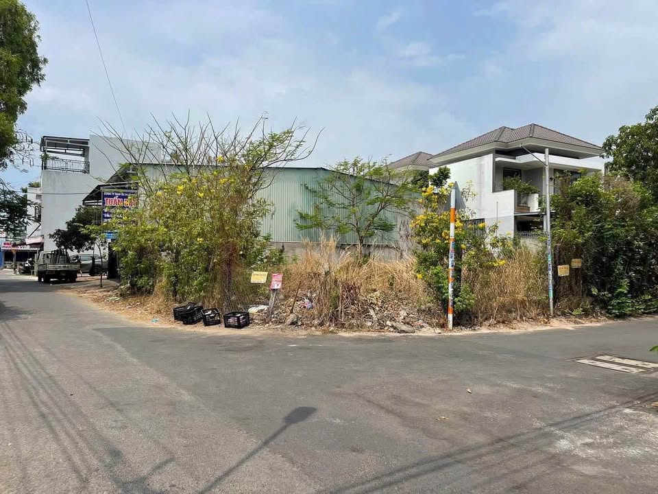 Bán Gấp Biệt Thự Góc 300m² Đặng Văn Ngữ, Bà Rịa - Sẵn Sổ Đỏ