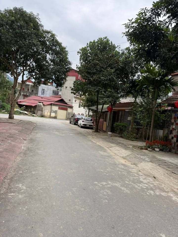 Nhà Sùng Dúng Lù 121m² - Sổ Đỏ Chính Chủ, Ô Tô Vào Tận Nhà!