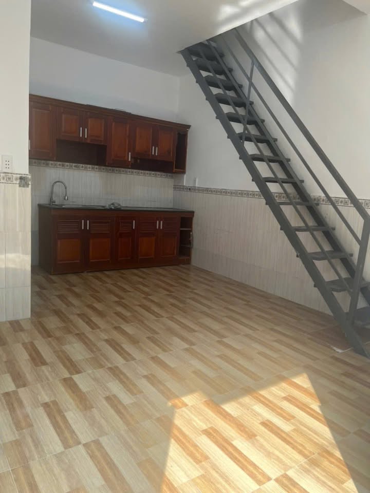 Nhà 24m² hẻm xe hơi, Phường Thạnh Lộc, Q12 - Giá 4.5 triệu