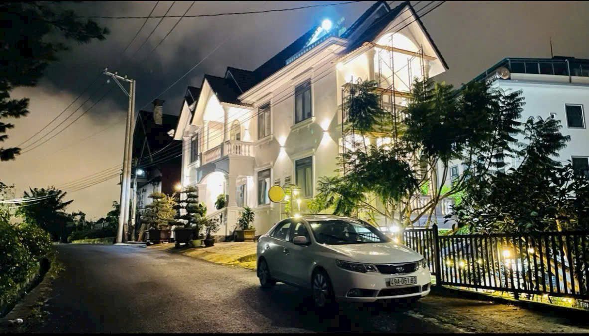 Villa 3 Mặt Tiền P8 Đà Lạt 369m² - Giá 20 Tỷ, Kinh Doanh Đỉnh Cao