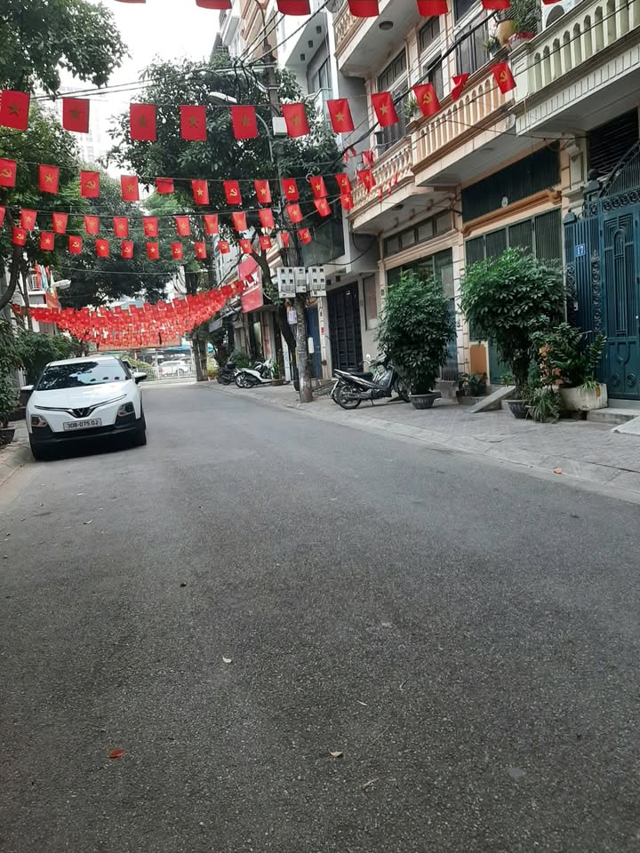 Nhà Phố Trung Kính, Cầu Giấy 60m² giá 35 tỷ - Mặt tiền kinh doanh đắc địa!