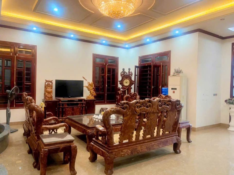 Bán Gấp Biệt Thự 300m² 3 Mặt Tiền Kinh Doanh - Uông Bí