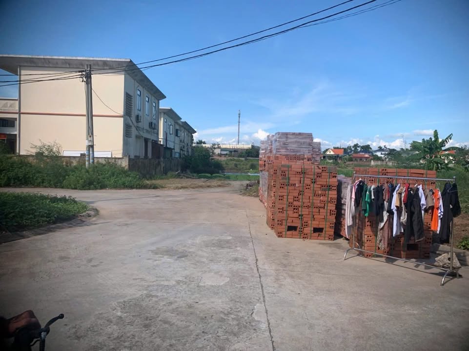 Đất Nền Quảng Yên 240m² Hướng Tây Nam - Sổ Đỏ Sẵn Sàng