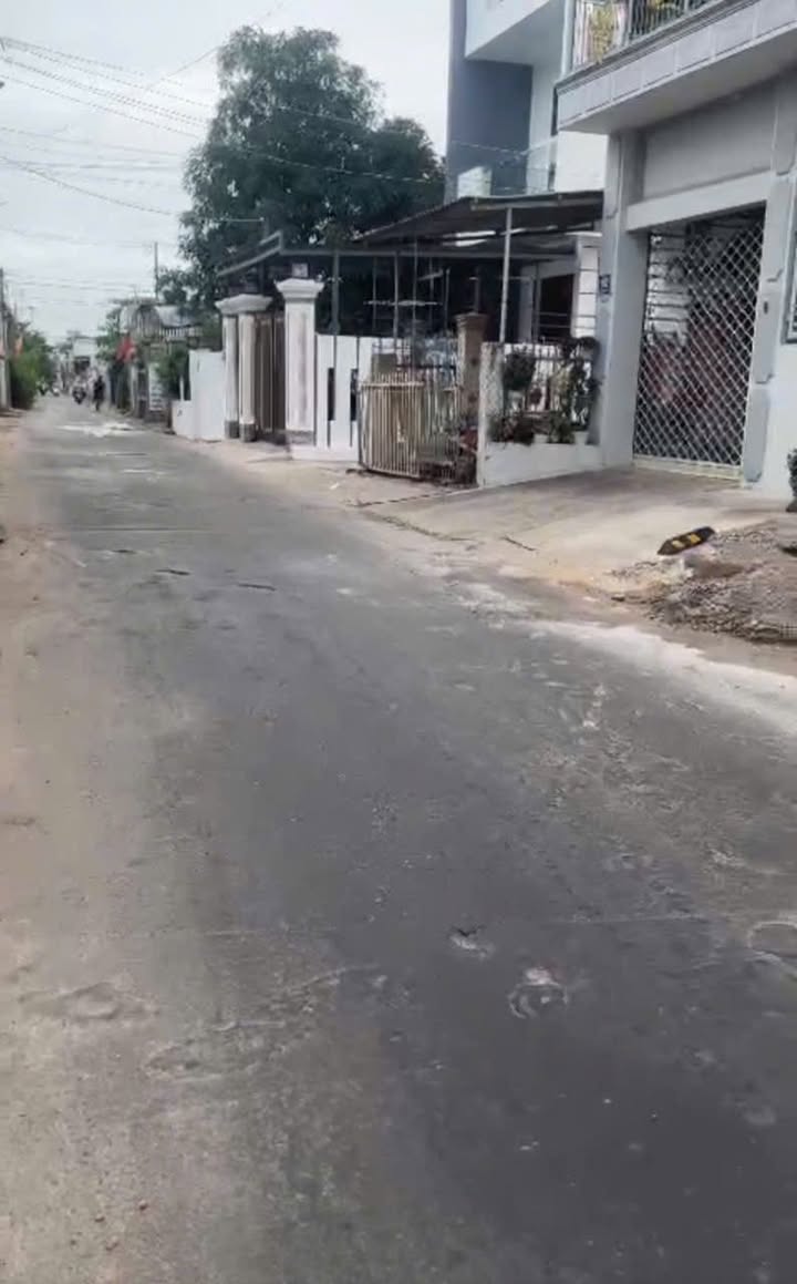 Nhà Mặt Tiền Phan Thiết 112.5m² - Giá 2.8 tỷ, ở ngay!