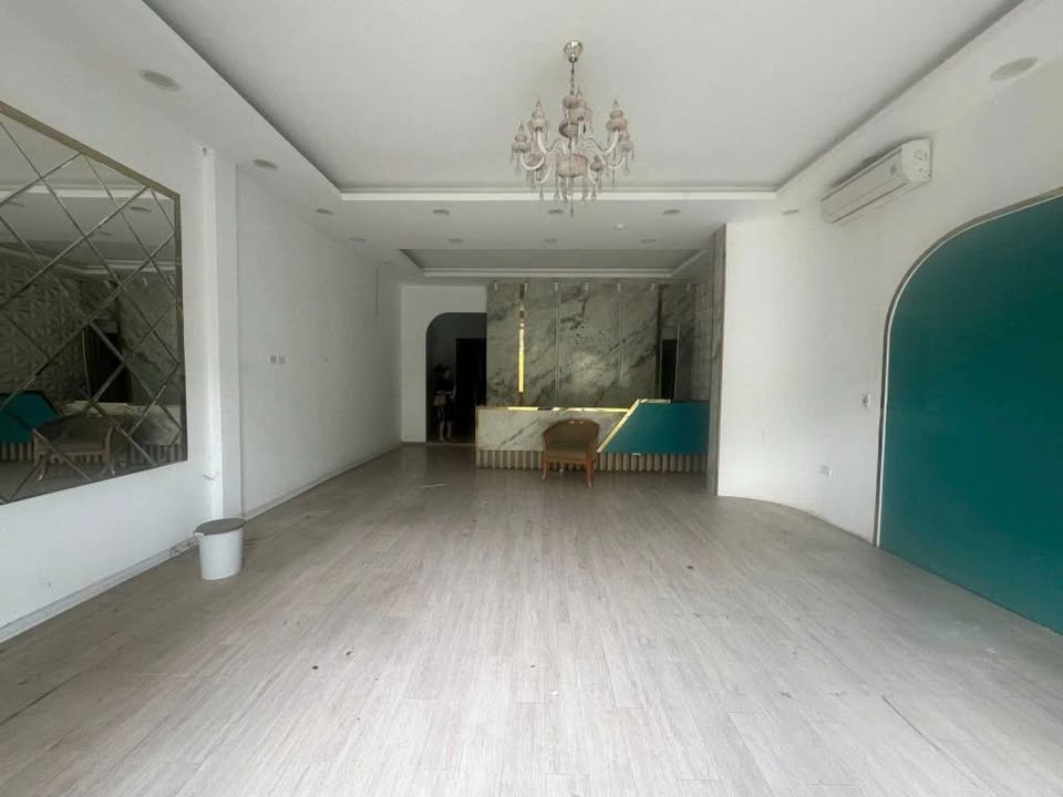 Nhà Mặt Phố Nguyễn Ngọc Vũ 110m² - Vị trí Đắc Địa, Kinh Doanh Vàng!