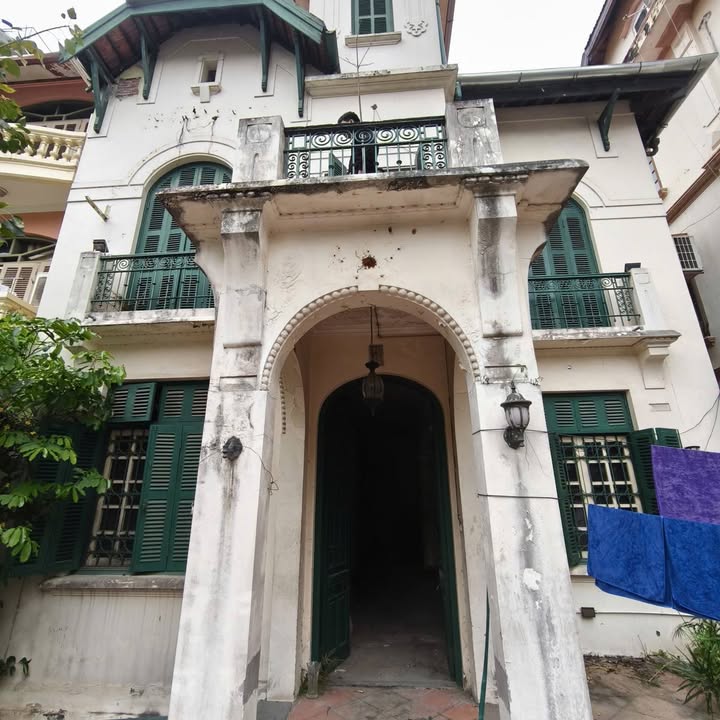 Biệt thự sân vườn 300m² Tô Ngọc Vân, Tây Hồ - Kinh doanh đắc lợi, giá 52 triệu/tháng